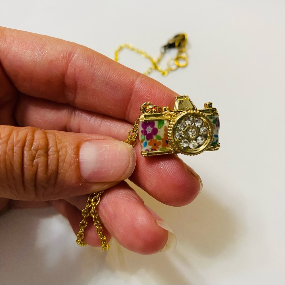 FOREVER 21 Floral Camera Necklace - Picture 4 of 8